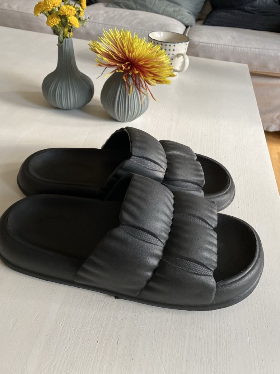 Scarpe da donna: Schwarze Pantoletten Gr. 39 Top Zustand – Usato da Winterthur venduto da san_9m2f 1