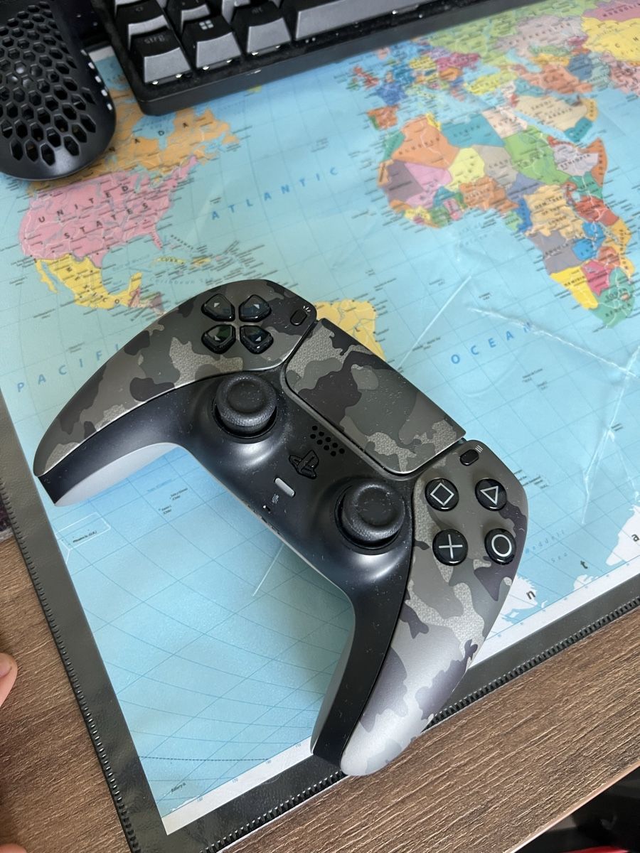 Monitor: Monitor mit ps 5 Kontroler – Usato da Schindellegi venduto da Daniel-Bill