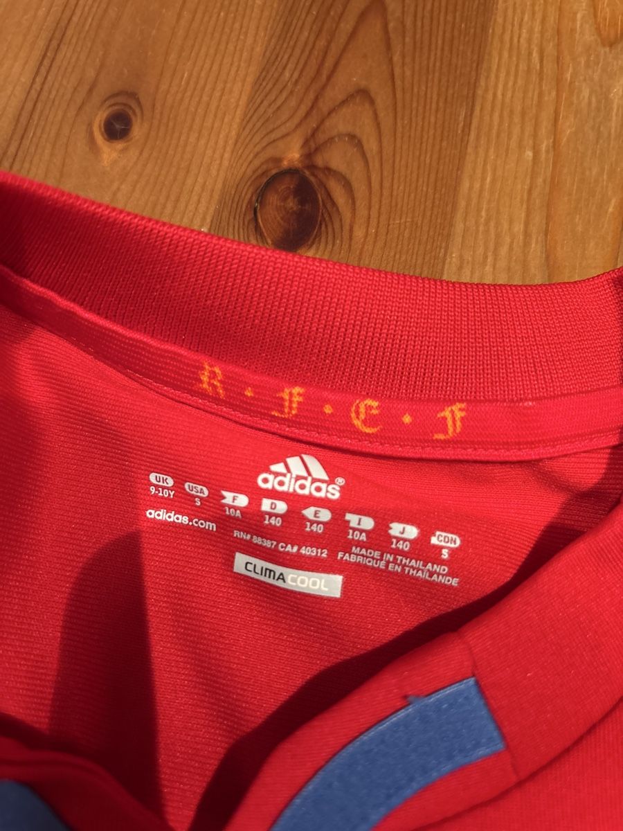 Adidas Leibchen & Hosen: Adidas Spanien Trikot, Grösse S, 9-10 Y – Gebraucht aus Wabern von est_jw6s 1