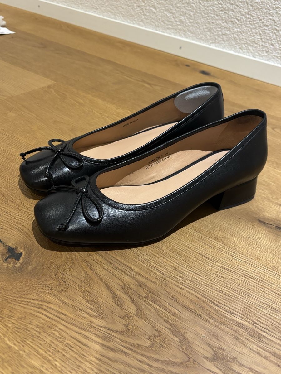 Scarpe da donna: Ballerinas/Pumps aus Leder – Usato da Thörigen venduto da Lable