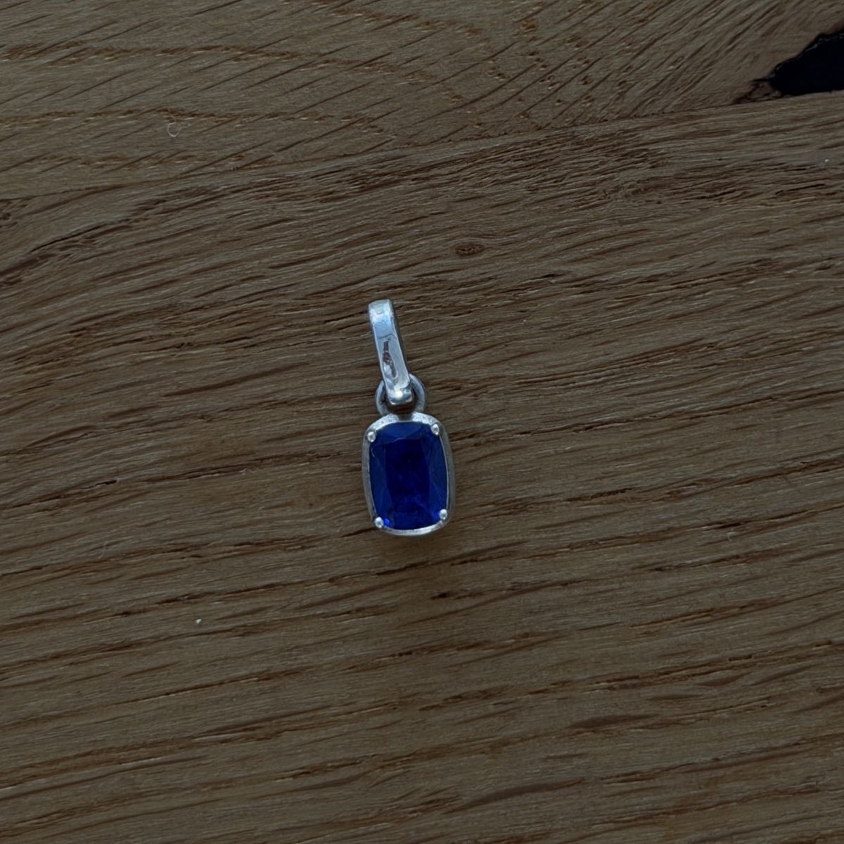 Thomas Sabo Ketten: Thomas Sabo Saphir Charm – Neu (gemäss Beschreibung) aus Glattpark(Opfikon) von sarahnikita