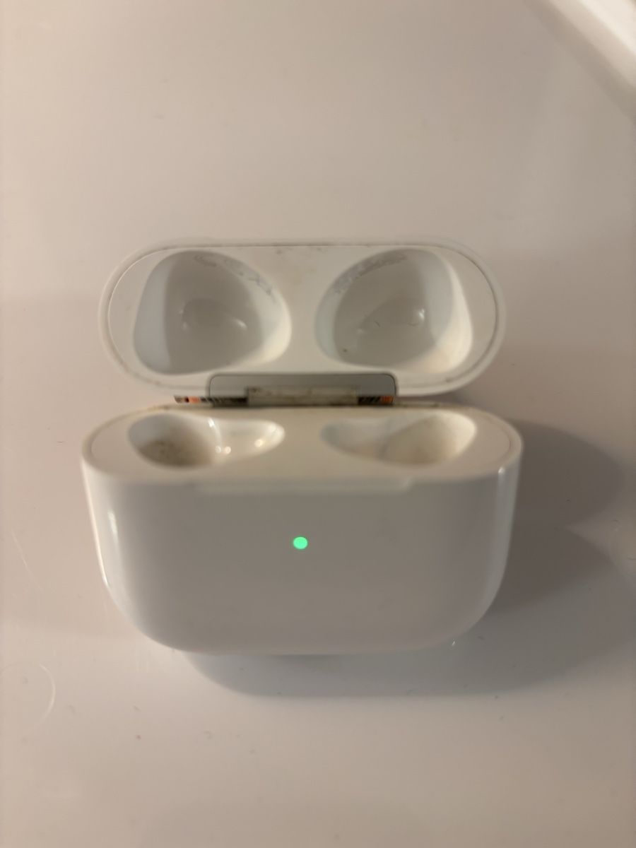 Topcase: Ladecase airpod – Usato da Bern venduto da Himmelsherold 1