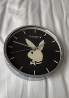 Playboy Wanduhr - Chrom Optik Schwarzes Zifferblatt