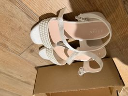 Sandalen Lipsy London weiss mit Perlen NEU