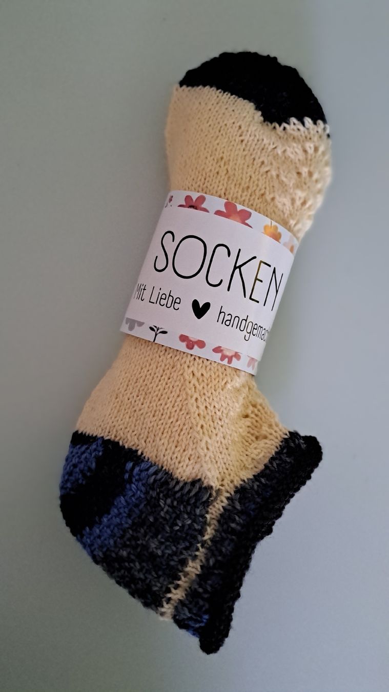 Calze: Handgestrickte Socken mit Lochmuster Grösse 37/38 – Nuovo (secondo la descrizione) da Wiedlisbach venduto da 6433