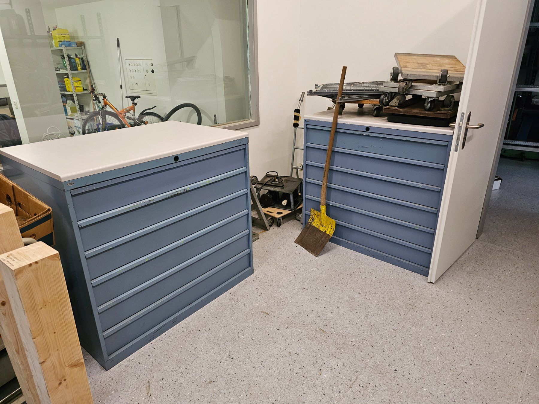 Lista Banchi da lavoro: Schubladenblock – Usato da St. Gallen venduto da Christoph1989