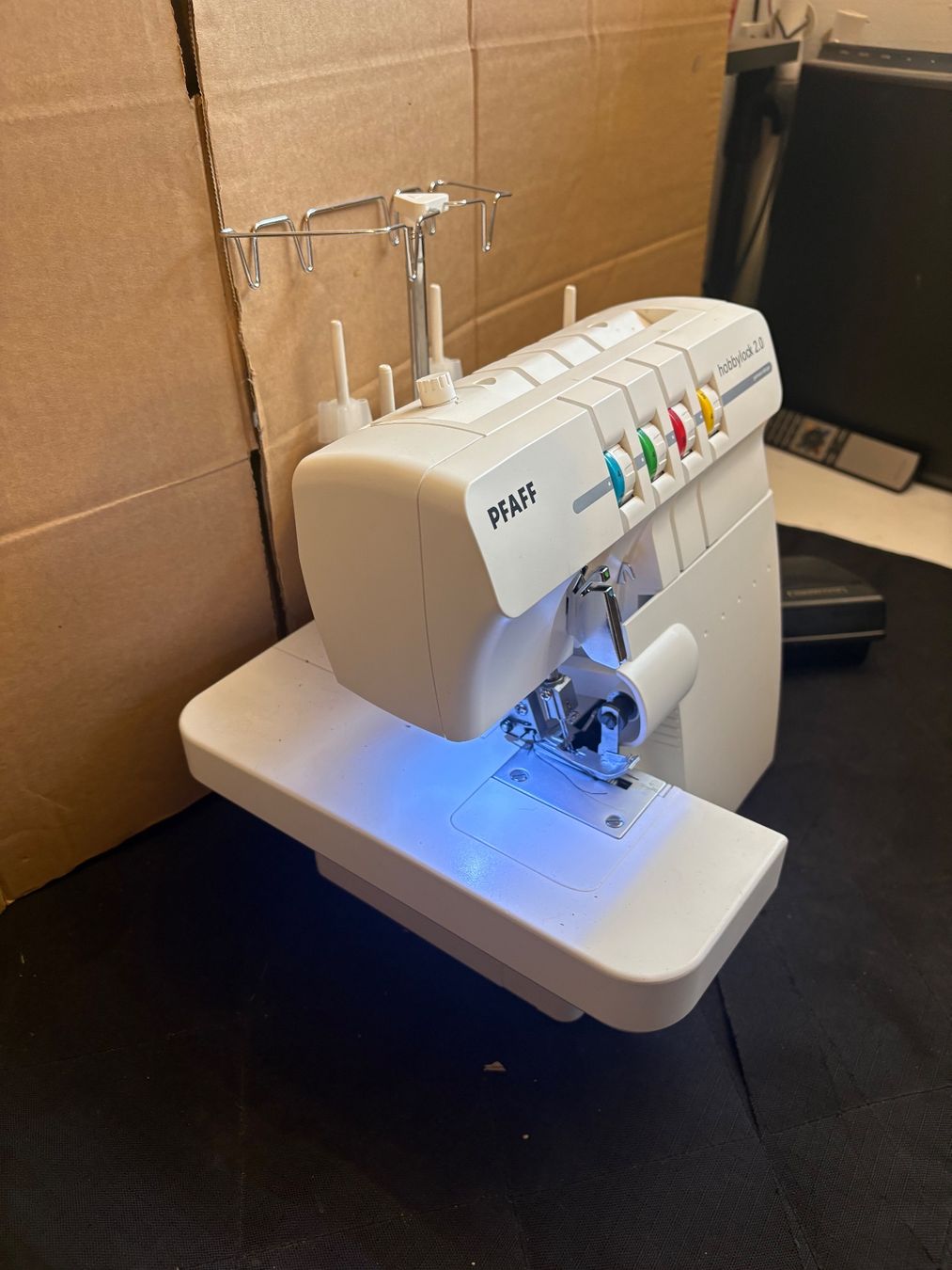 Pfaff Macchine da cucire: Pfaff Hobbylock 2.0 Overlock-Nähmaschine – Usato da Lausen venduto da sen_jm7c 4
