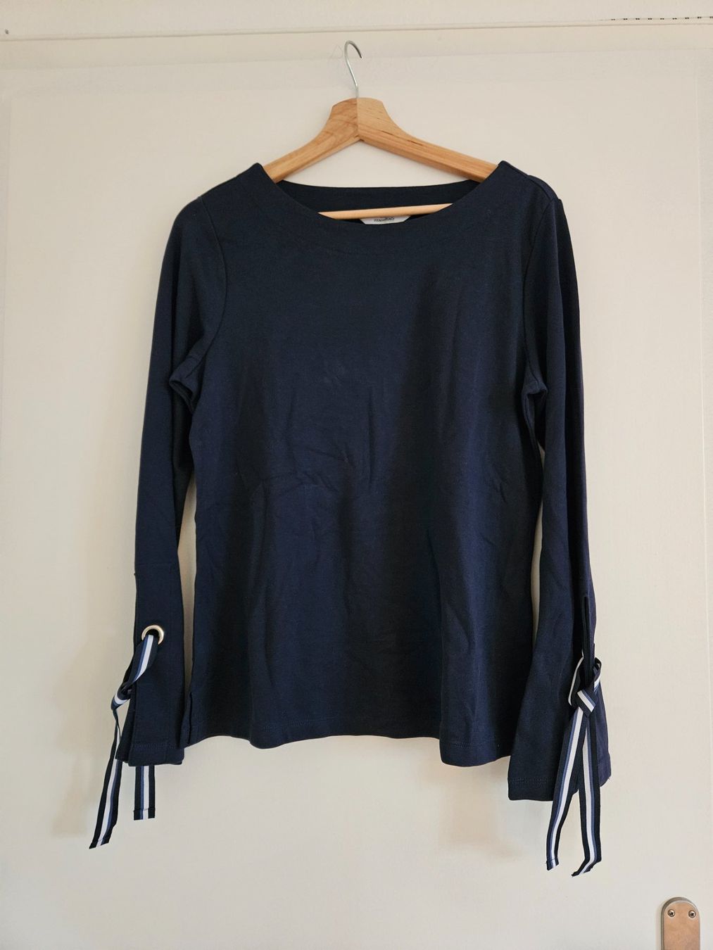 Pulls & Sweat-shirts: Toller Pullover elegant dunkelblau Gr.36/38 – D'occasion à Schaffhausen par sabrina915