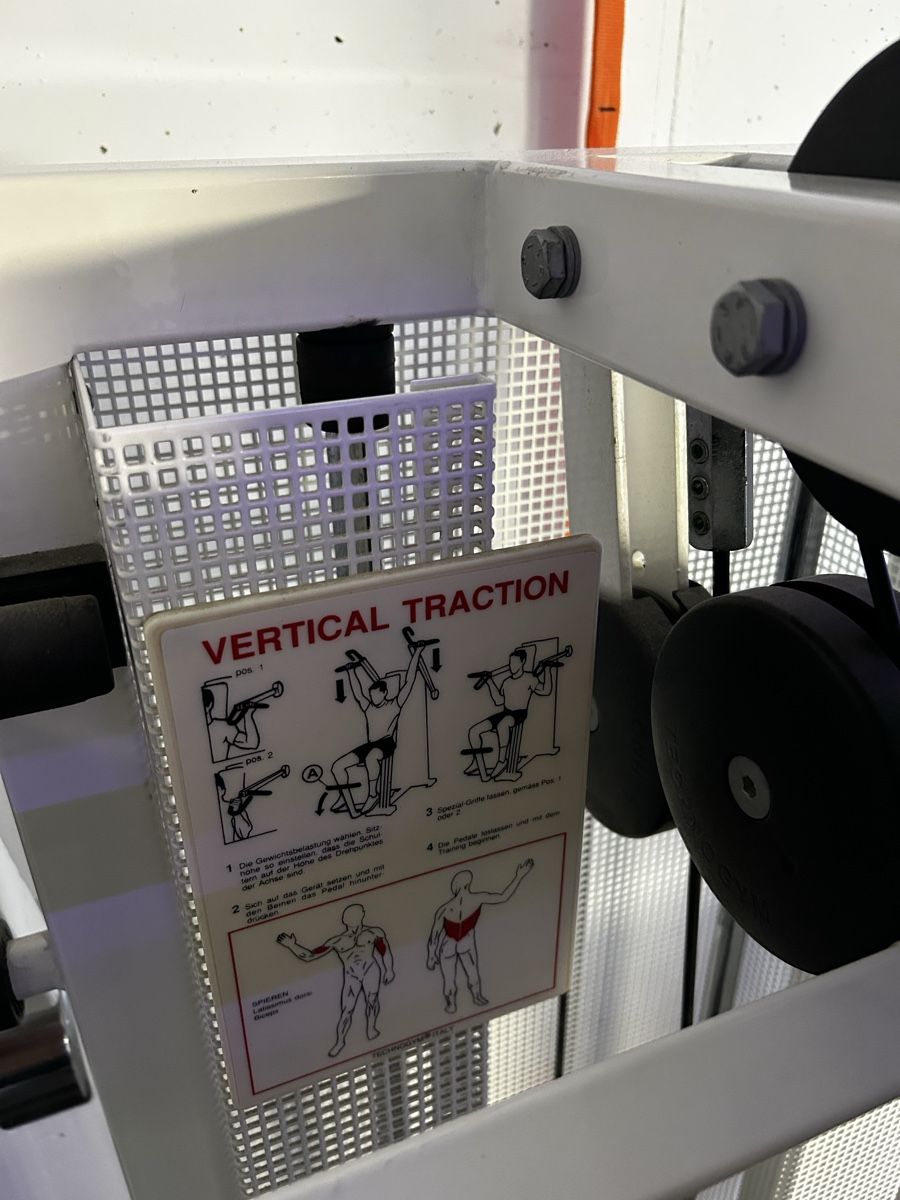 Technogym Hometrainer: Technogym Vertical Traction Super Executive gut erhalten – Usato da Luthern venduto da Kuestenwolff 1