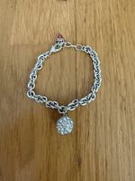 Silbernes Guess Armband mit Anhänger, Strass-Steine