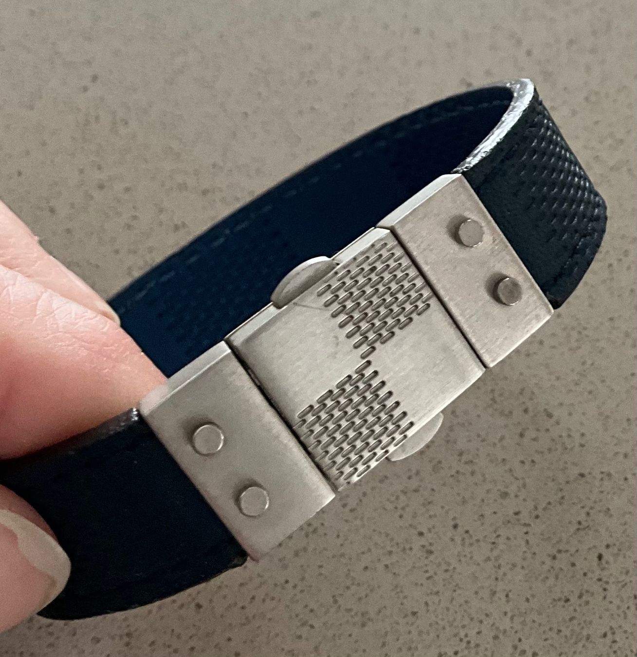 Louis Vuitton Bracciali & Braccialetti: Louis Vuitton Lederarmband – Usato da Seon venduto da xanae