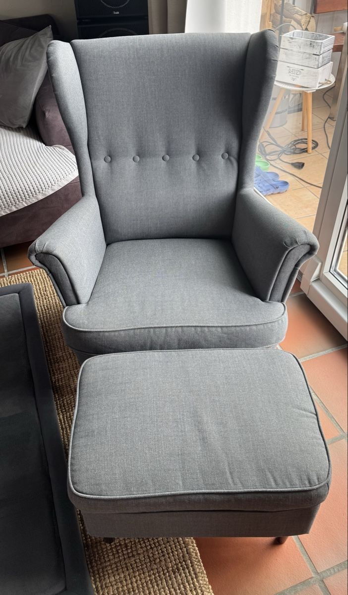 Poltrone: IKEA STRANDMON Ohrensessel mit Hocker – Usato da Seewen SO venduto da van_vz5n 1