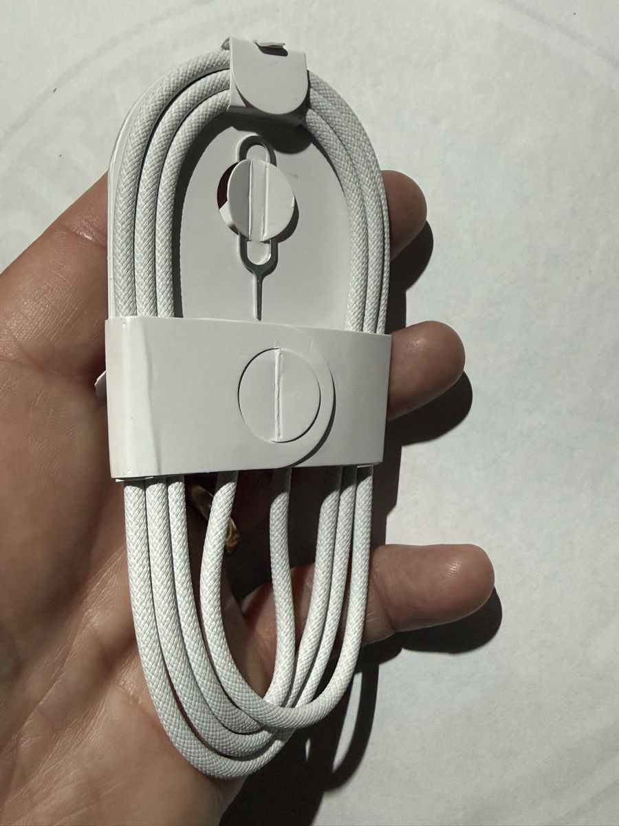 Cavi: Câble USB-C tressé blanc 1m neuf – Nuovo e nell'imballaggio originale da Lausanne venduto da Licio7 1
