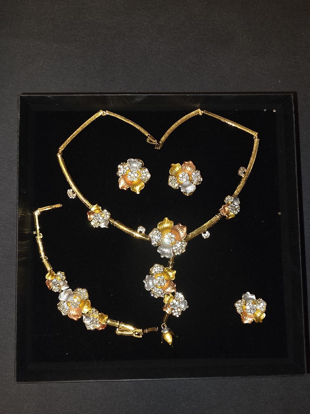 Catenine: Elegantes Blumen-Schmuckset – Nuovo e nell'imballaggio originale da Brüttisellen venduto da sah_rk8z