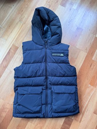 Schwarzes wattiertes Gilet – wenig getragen