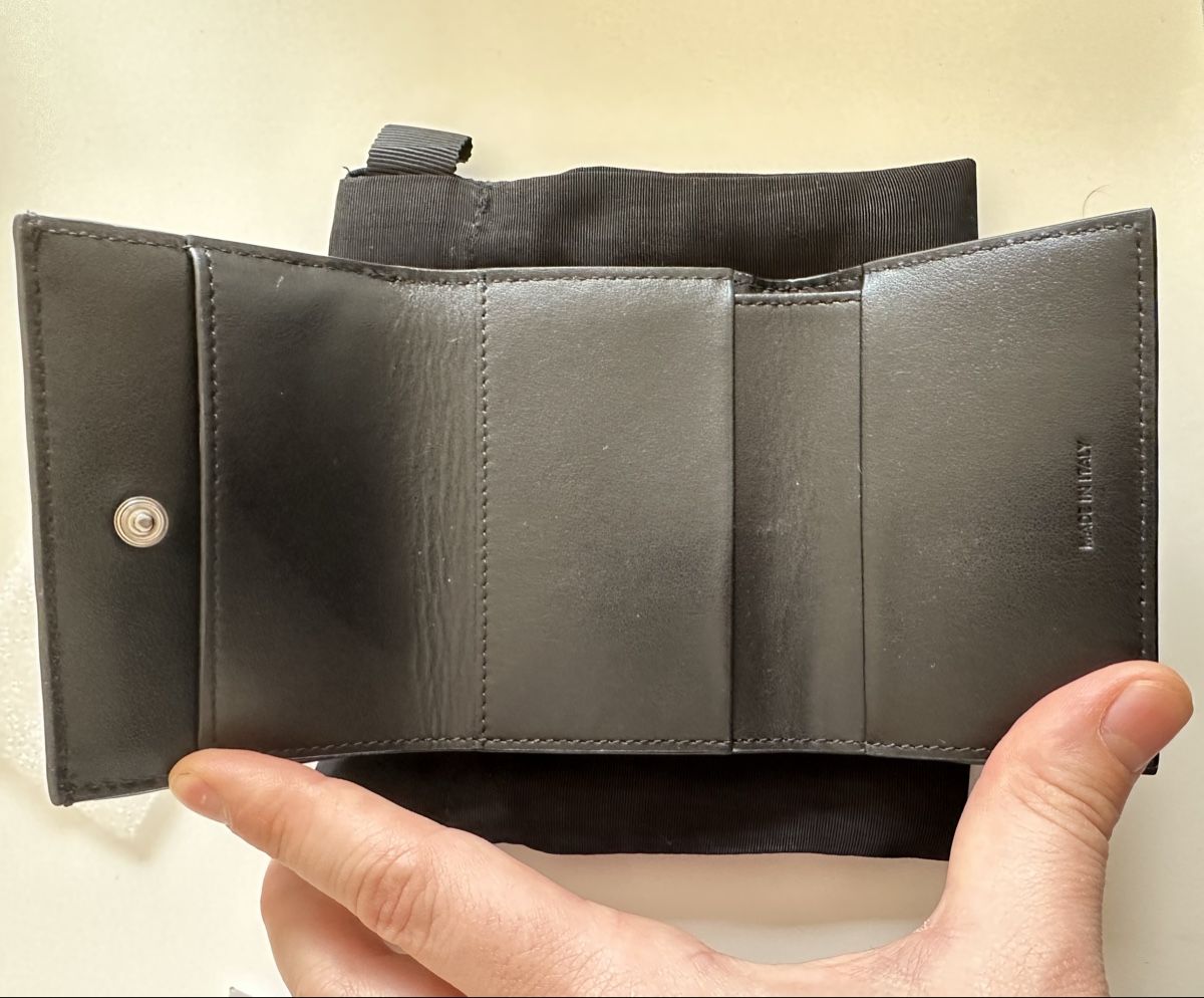 Celine Portafogli: CELINE Wallet / Portemonnaie Tri-Fold – Nuovo (secondo la descrizione) da Winterthur venduto da diet_cola86 3