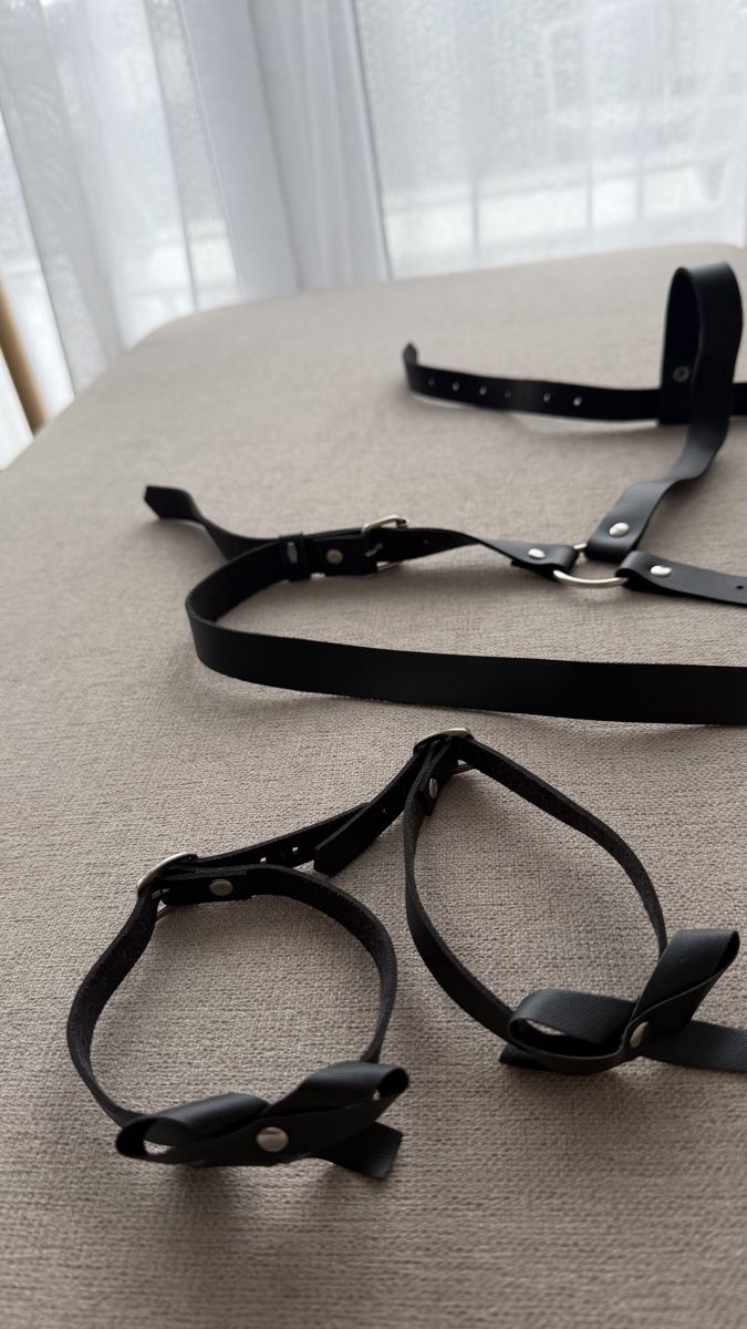 Costumi: Schwarzes Leder Set, verstellbar, neu! – Nuovo (secondo la descrizione) da Güttingen venduto da Annuschka17 4