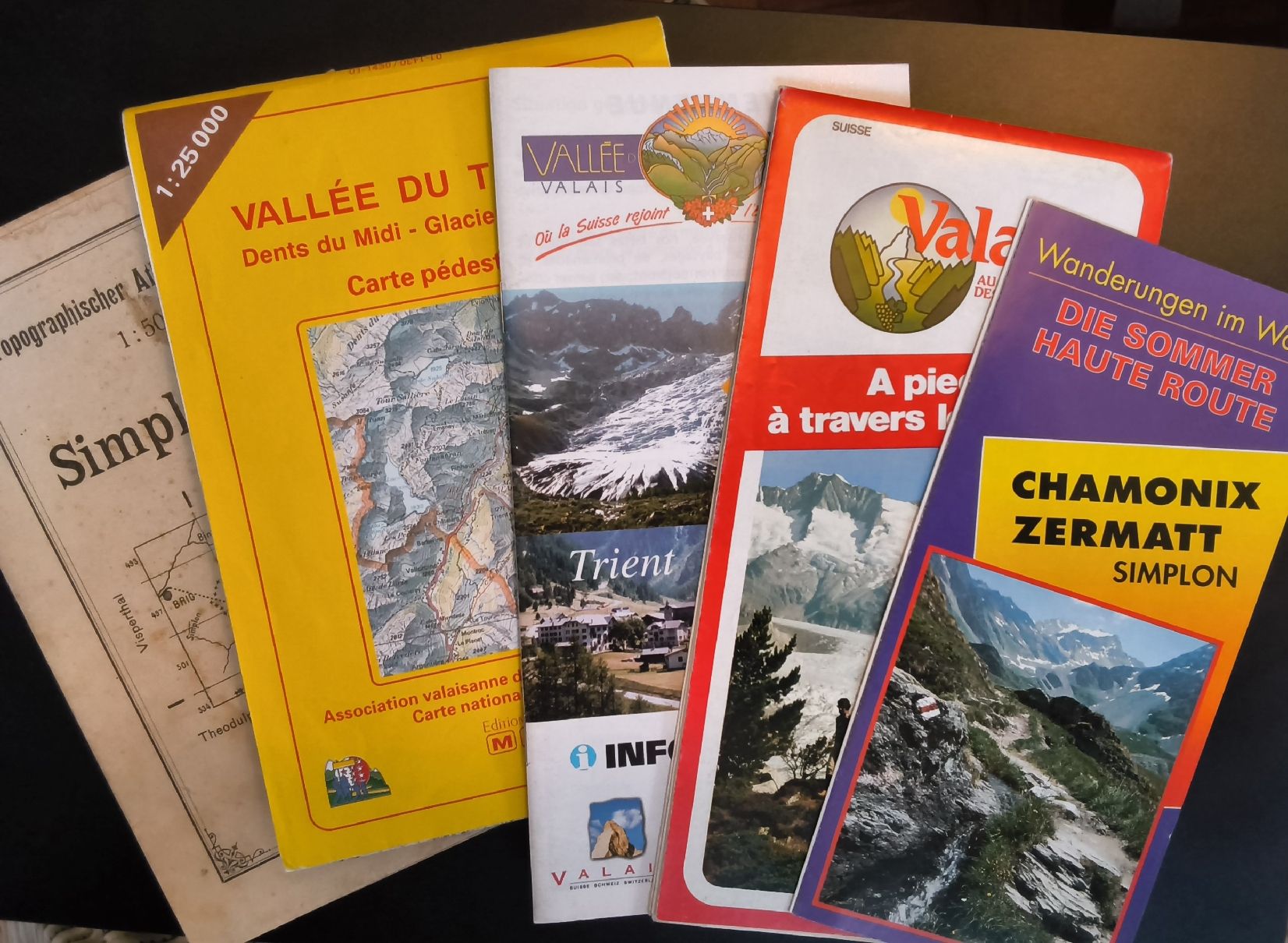 Landkarten & Atlanten: Set Prospekte + Wanderkarten Simplon  -> Wallis – Gebraucht aus Hallau von histoiremerveilleuse