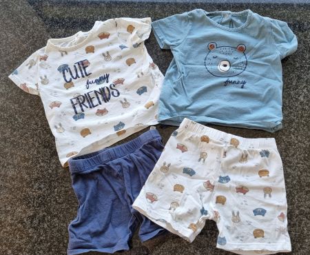 2 kurzarm Pyjama Grösse 86, miteinander kombinierbar