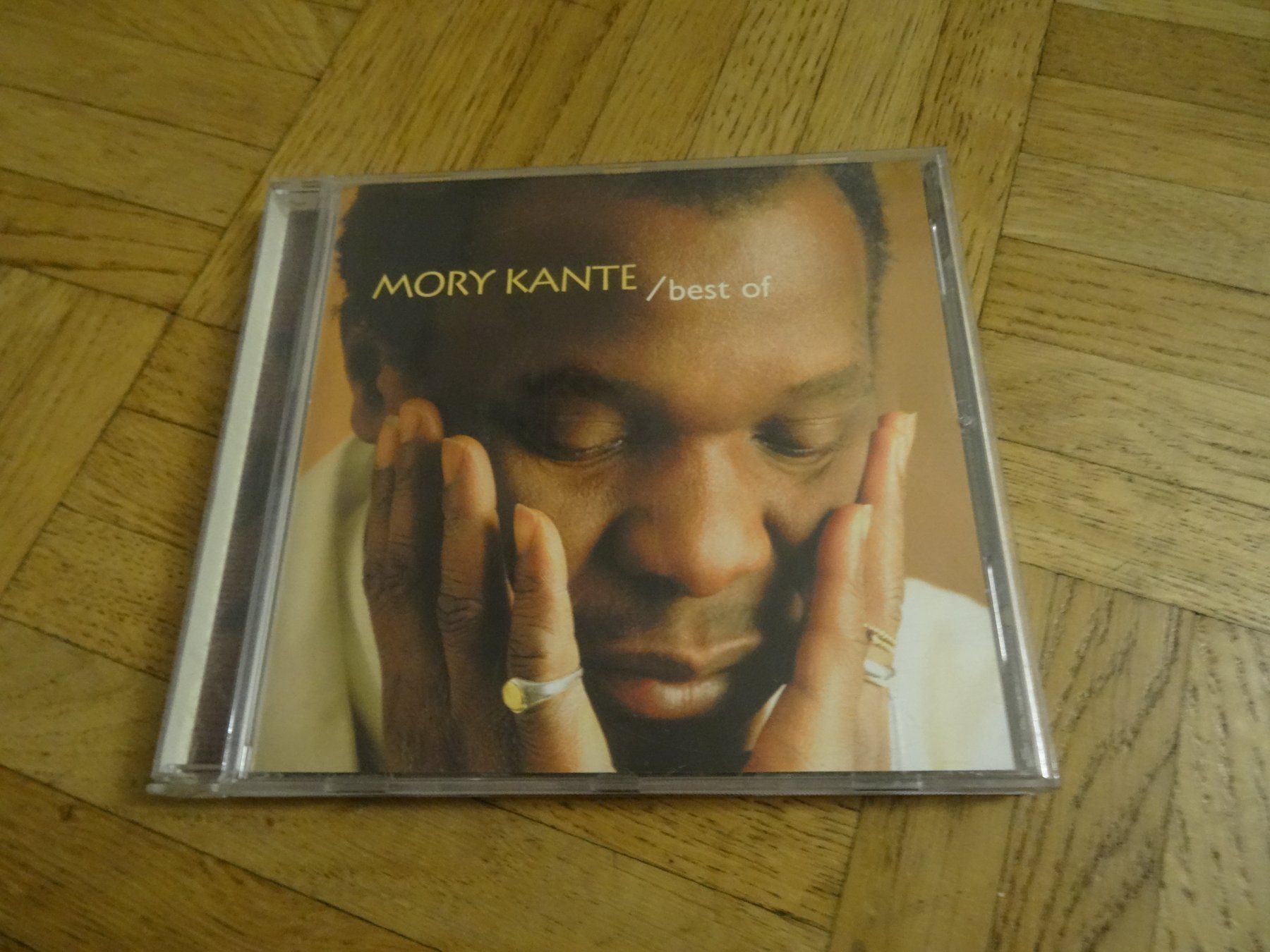 CDs: Mory Kante - Best of CD – Gebraucht aus Olten von Disc-Ausverkauf
