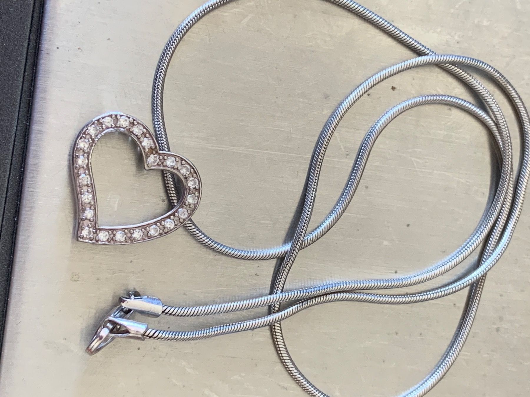 Ciondoli: Schlangenkette +Herzanhänger silber – Usato da Laufen venduto da Bellebellezza 2