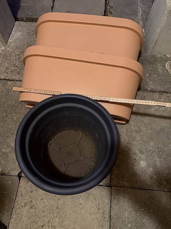 Pots de fleurs: Balkonblumenkasten Blumentopf Blumenkasten Gratis – D'occasion à Erlinsbach SO par zwiesele 2
