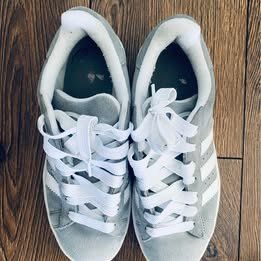 Adidas Scarpe da donna: Adidas Sportschuhe Gr 38,5 – Usato da Zürich venduto da kiwi2024