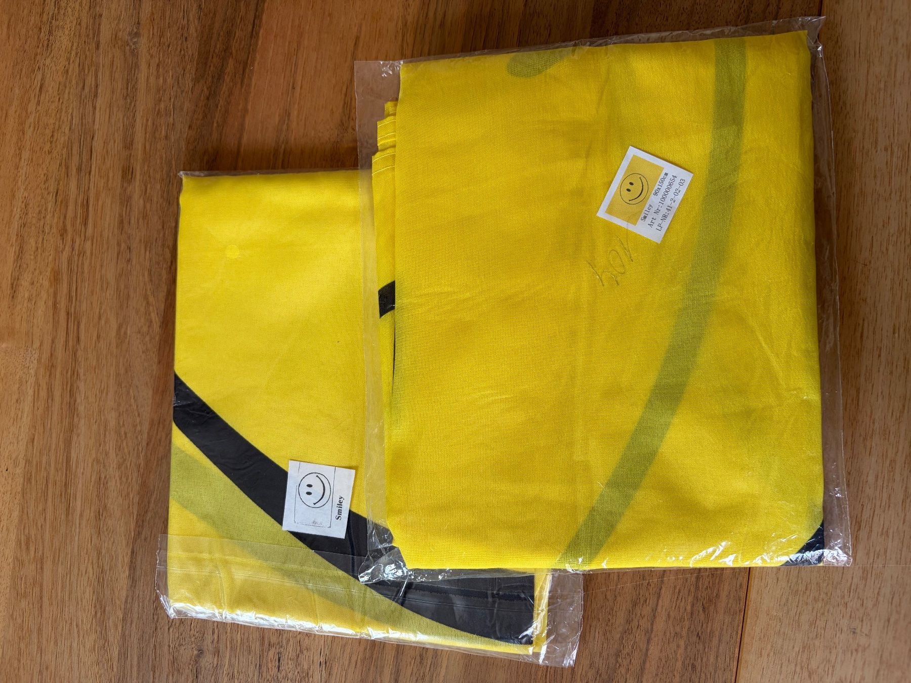 Bandiere: Fahnen mit Smiley, schwarz auf gelb, 2Stk. – Nuovo e nell'imballaggio originale da Basel venduto da SirJames01