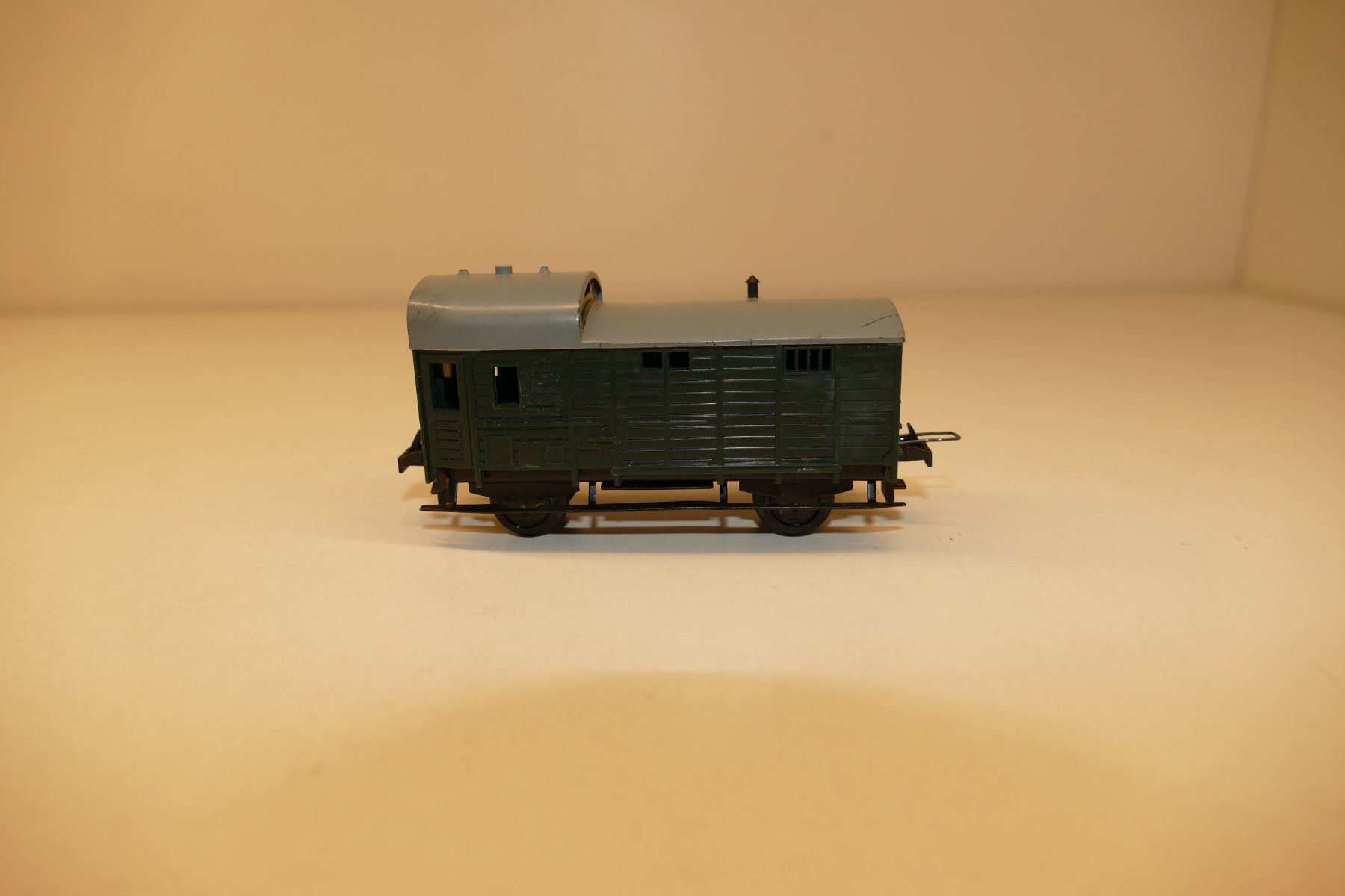 Trix Modelleisenbahnen: Trix Express H0: DB Packwagen – Gebraucht aus Niederhasli von rail-duerst 1