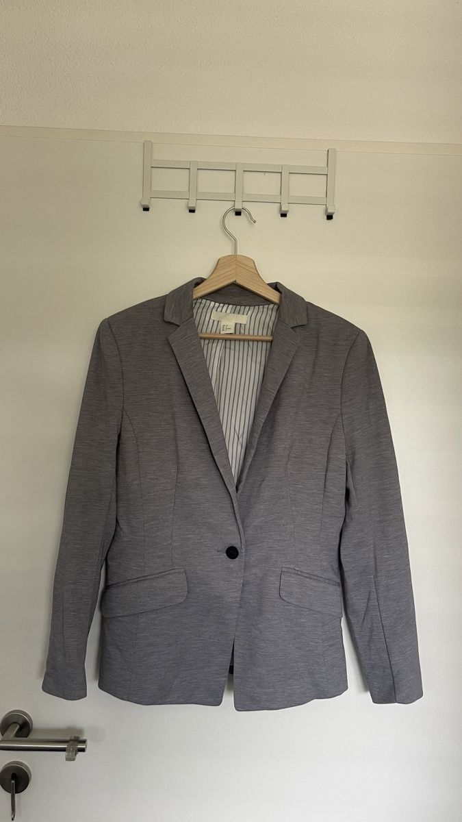 H&M Giacche: Blazer grau H&M Gr. 38 – Nuovo (secondo la descrizione) da Lausen venduto da sim_hgp6