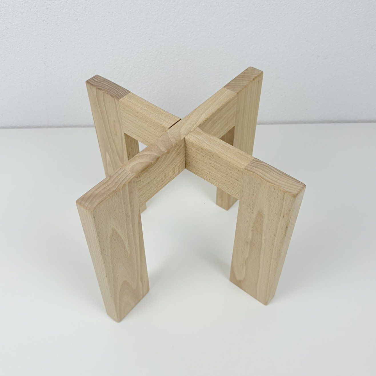 Sgabelli: Handgefertigtes Pflanzentischli Hocker aus Buche – Nuovo (secondo la descrizione) da Zwillikon venduto da EichenlaubWoodwork 4