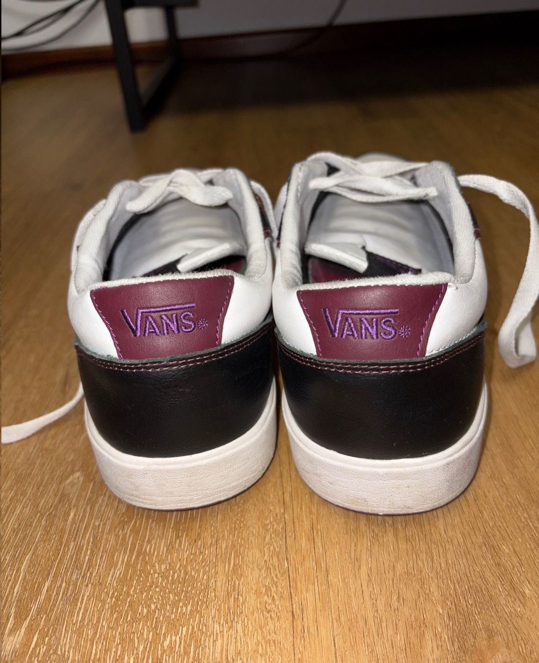 Vans Scarpe da uomo: Schwarz-weiße Vans Low-Top Sneaker – Usato da Sementina venduto da risal 1