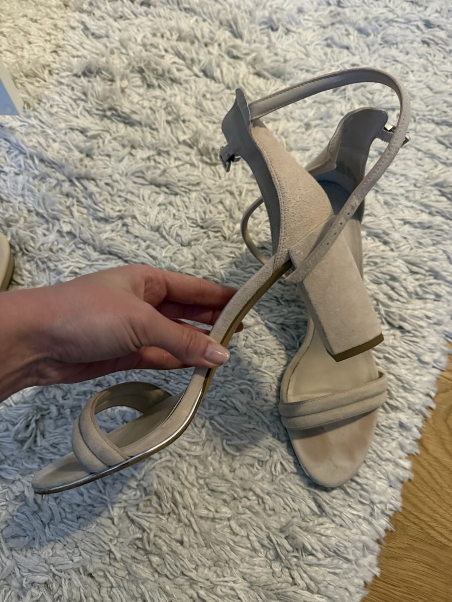 Scarpe da donna: Kenneth Cole Heels Beige – Usato da Luzern venduto da Itsclaire 7