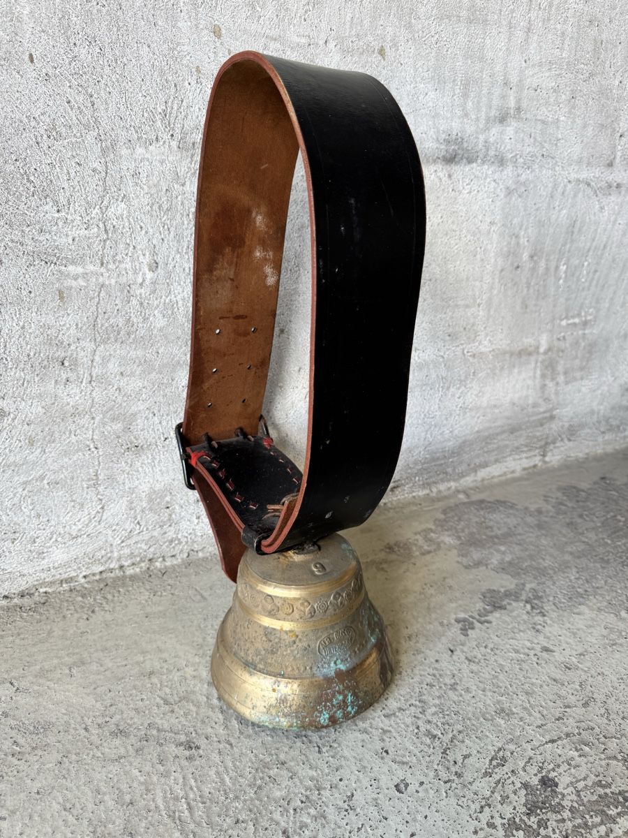Campanacci mucche: Glocke mit Lederriemen antik Messing  – Usato da Frauenfeld venduto da difi67
