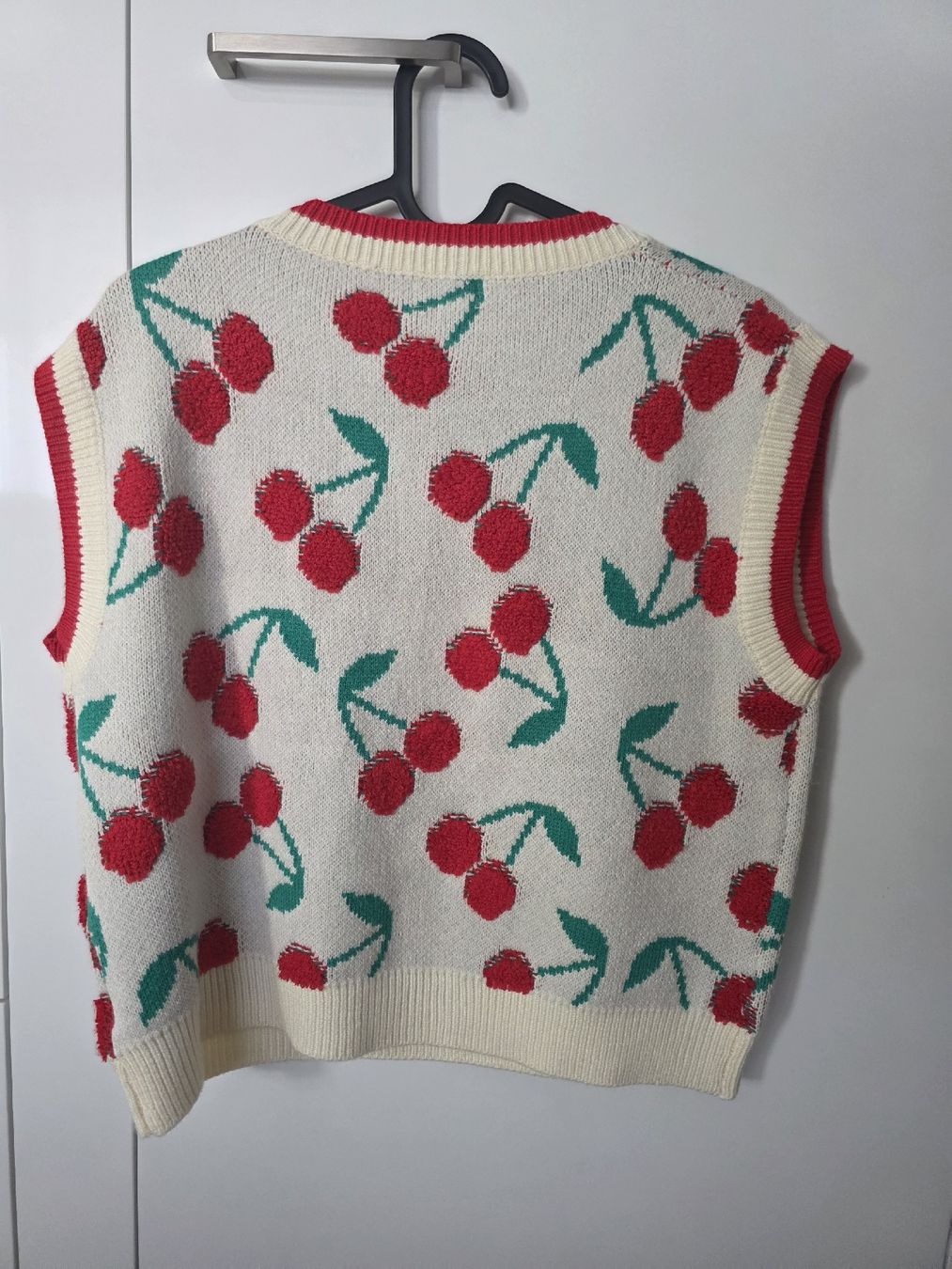 Maglioni & Felpe: Strickweste mit Kirschmuster S/M – Nuovo (secondo la descrizione) da Zürich venduto da akw_n6nd 1
