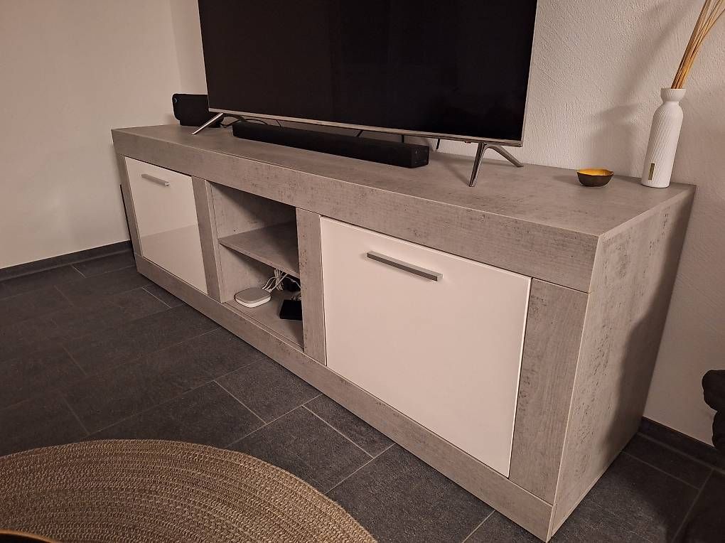 Mobili TV: TV-Möbel – Usato da Kaltbrunn venduto da Raffi6