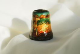 Russischer Palekh Zier-Fingerhut „Жатва“ – Lackminiatur