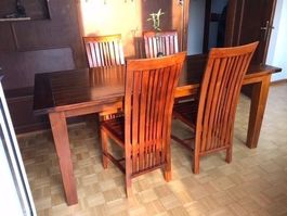 Grosser Tisch Massivholz Teak