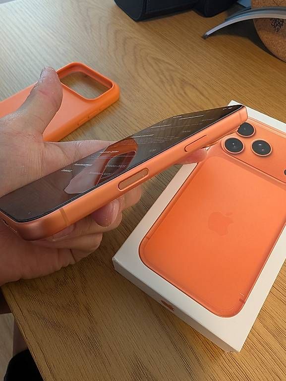 Apple Telefoni cellulari / Smartphones: iPhone 17 Pro Cosmic Orange 256GB – Usato da Winterthur venduto da up.