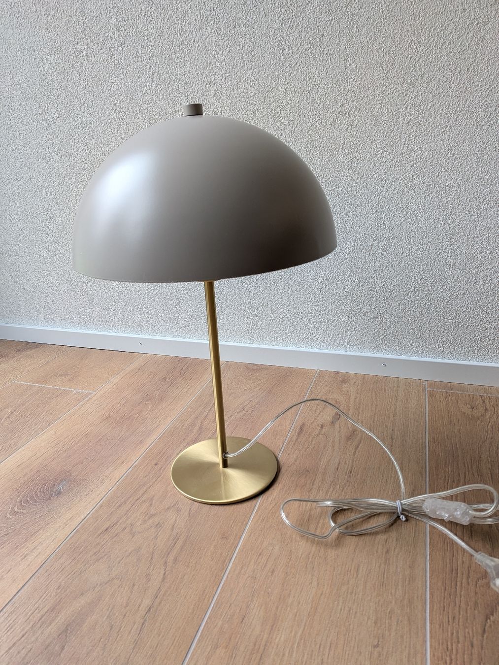 Westwing Lampade: Tischlampe gold/beige Westwing – Usato da Eschenbach SG venduto da SanFranciscoCalifornia