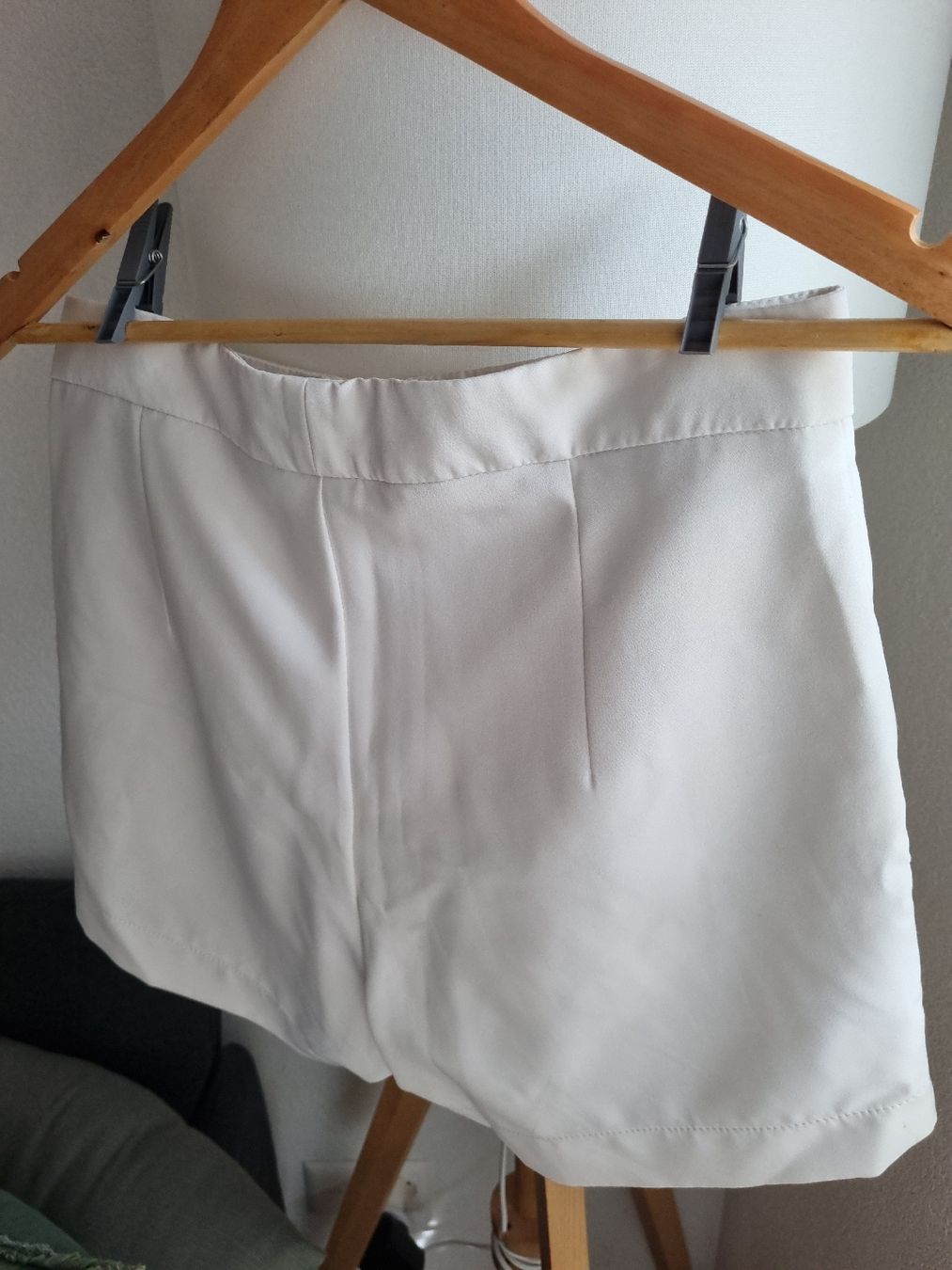 Pantalons: White Shorts Size M – Neuf (Voir description) à Aigle par Smagbrelle18 4