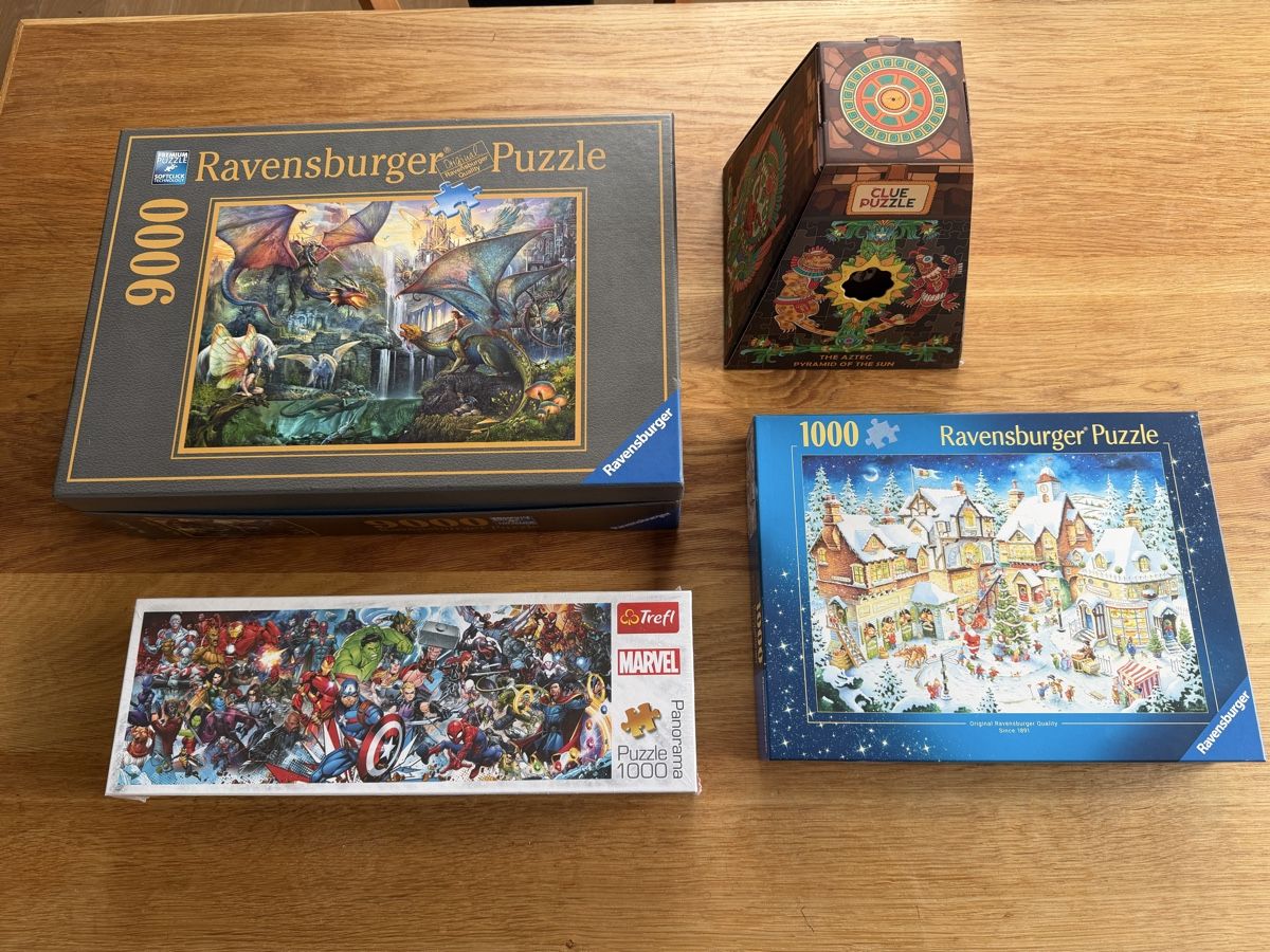 Ravensburger Puzzle: Puzzle Set 1x 9000 2x1000 1x Rätselbox – Usato da Himmelried venduto da Cyperes