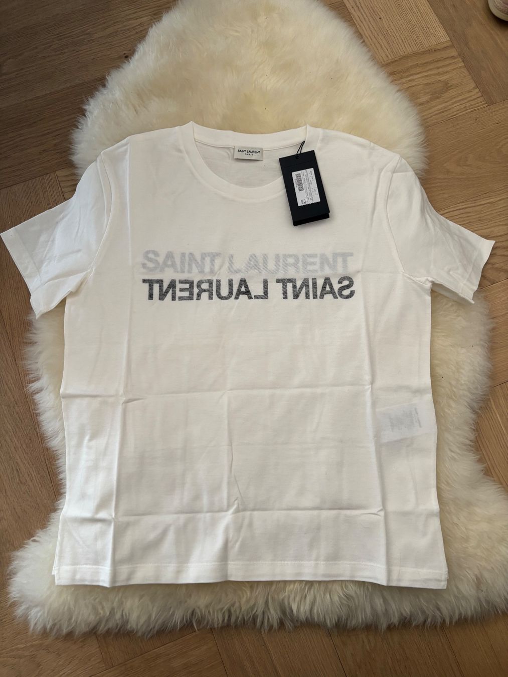 Saint Laurent T-shirt: Saint Laurent T Shirt – Nuovo e nell'imballaggio originale da Zürich venduto da cvr_lv6d