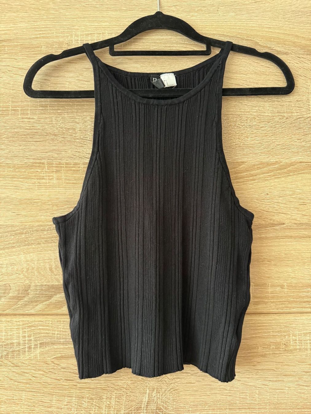 H&M Tops: Crop top noir chic – Gebraucht aus Montreux von iza_peche8