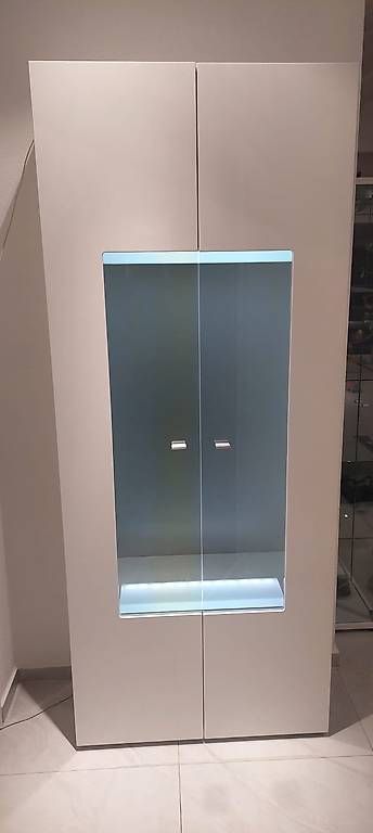 Vitrines: Vitrine mit farbwechselnden Licht – D'occasion à Dulliken par ant_jr8r