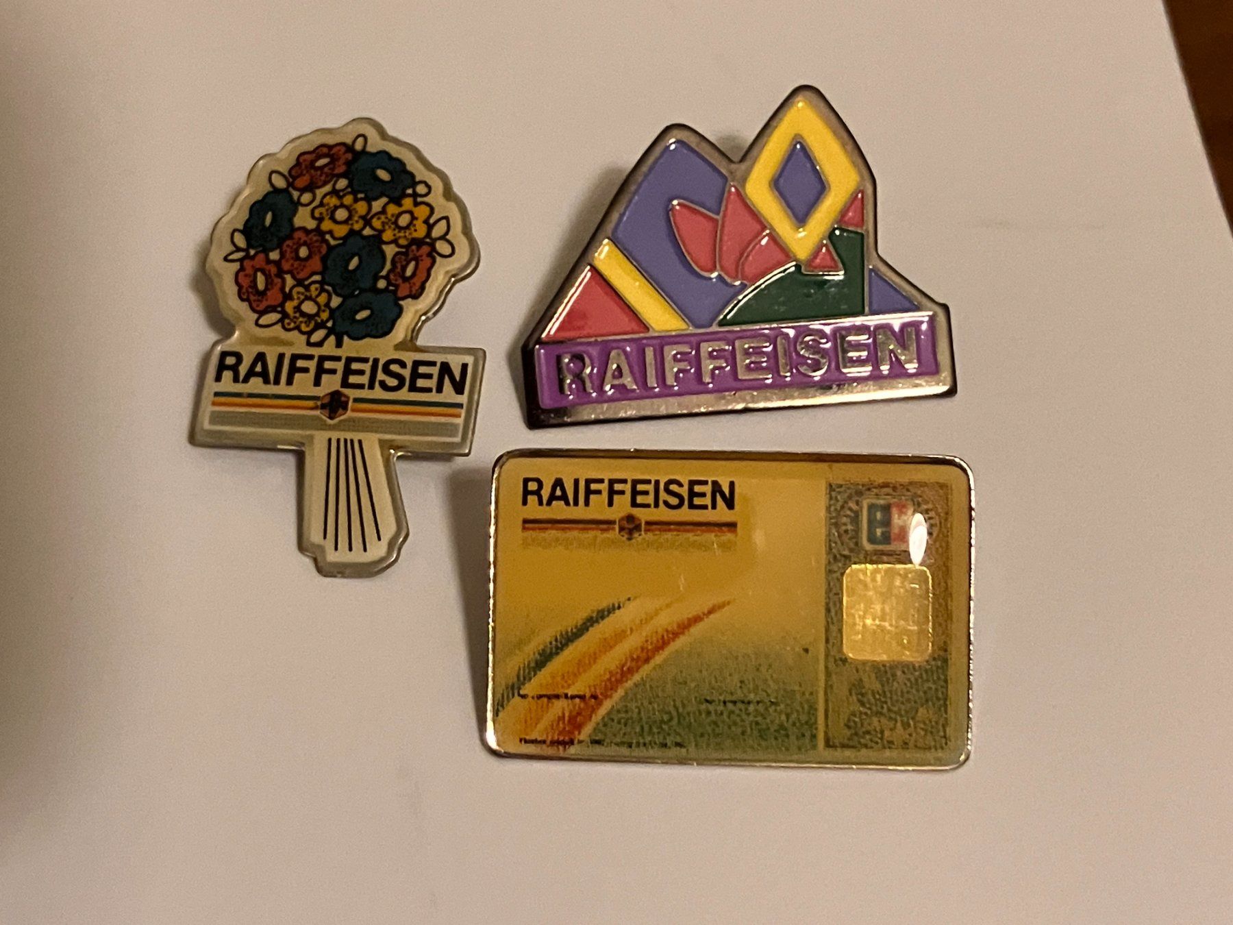 Placchette & Badge: 3 Pin Raiffeisen – Usato da Basel venduto da djwwpp