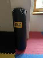 Boxsack Everlast schwarz mit Kette gebrauchter Zustand