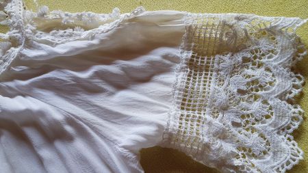 Haut - tunique blanche, fluide, dentelle taille S