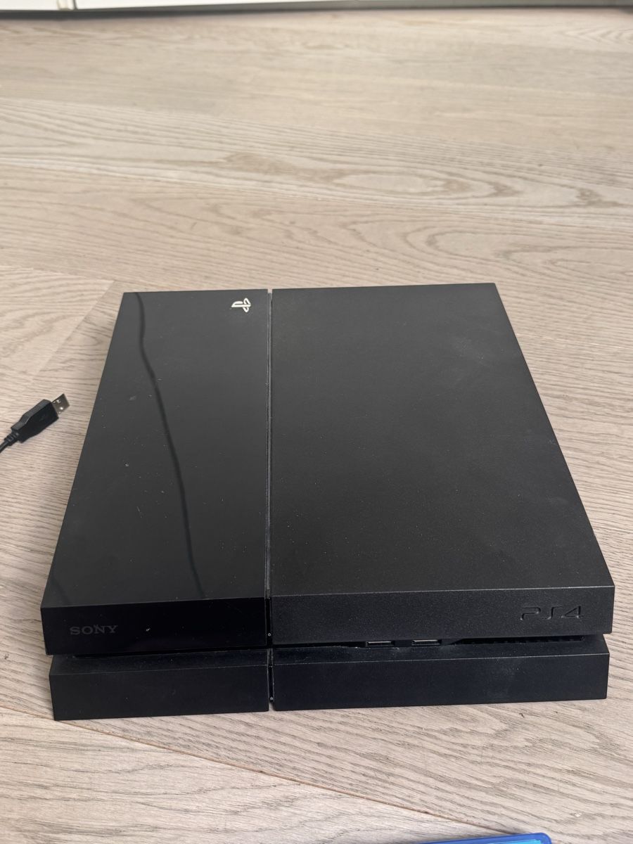Sony Console: PlayStation 4 mit Spielen und 2 Controllern – Usato da Hedingen venduto da genomics 2