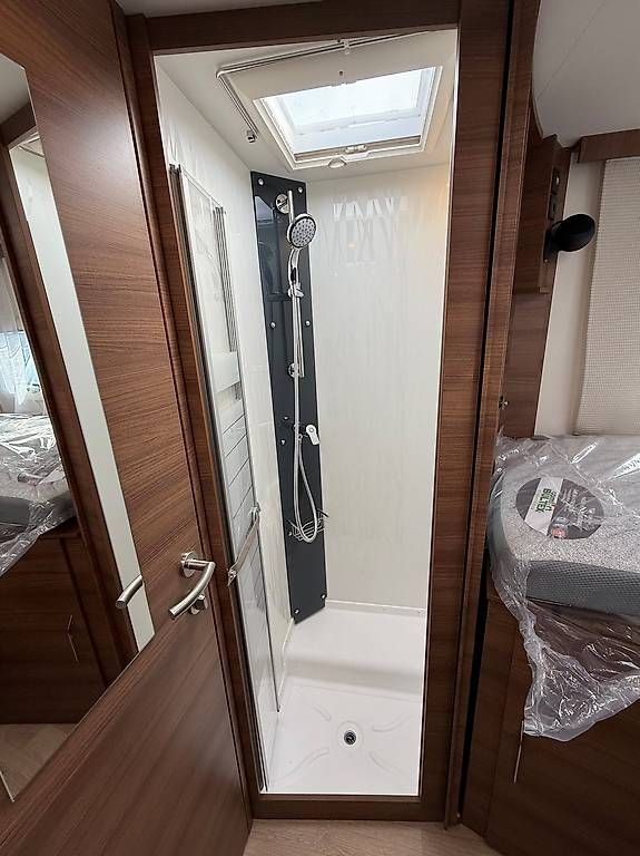 Veicoli da campeggio: Rapido Serie 6 666 F – Usato da Langenthal venduto da Reisemobil01 6